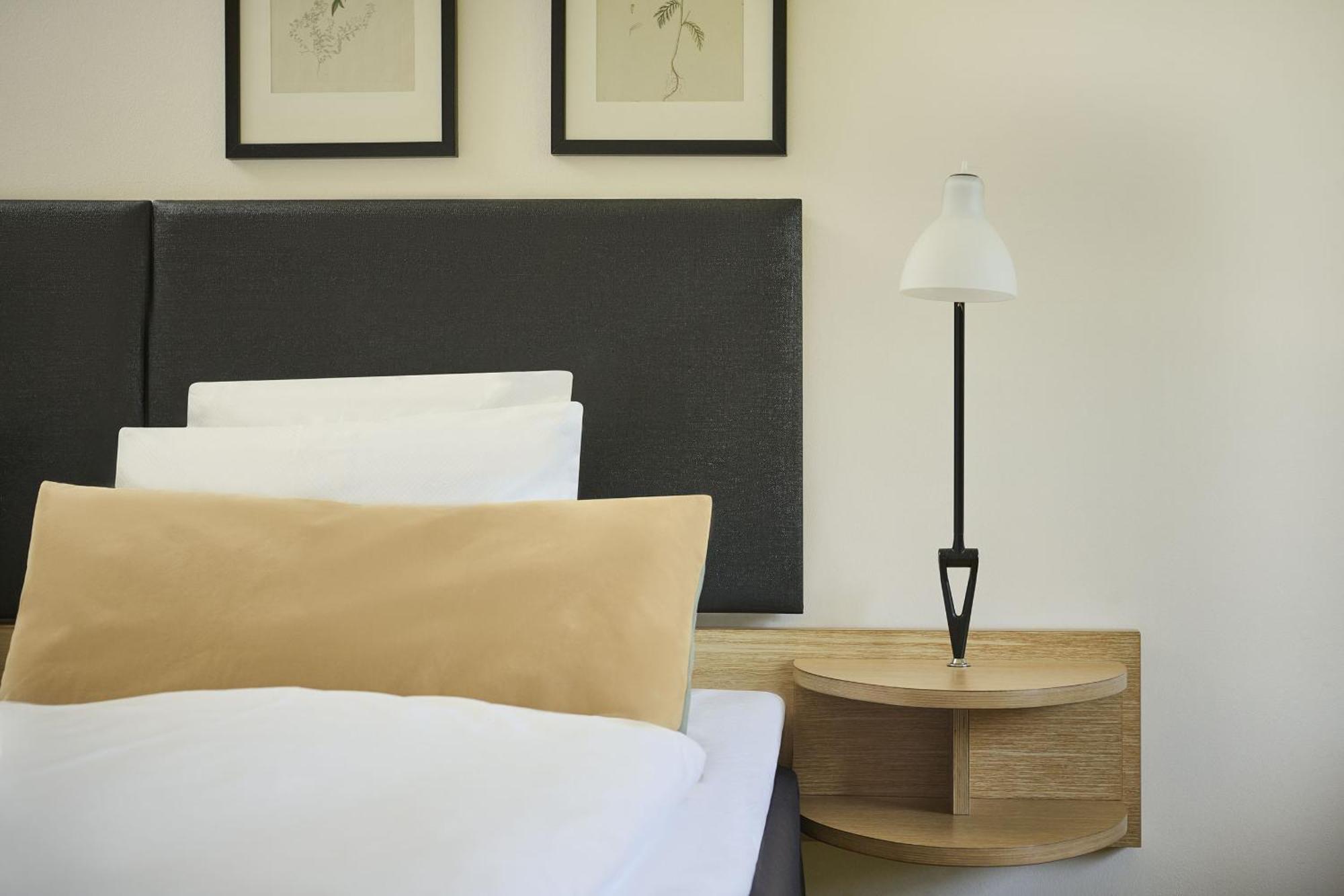 Single Room partial Fjord View