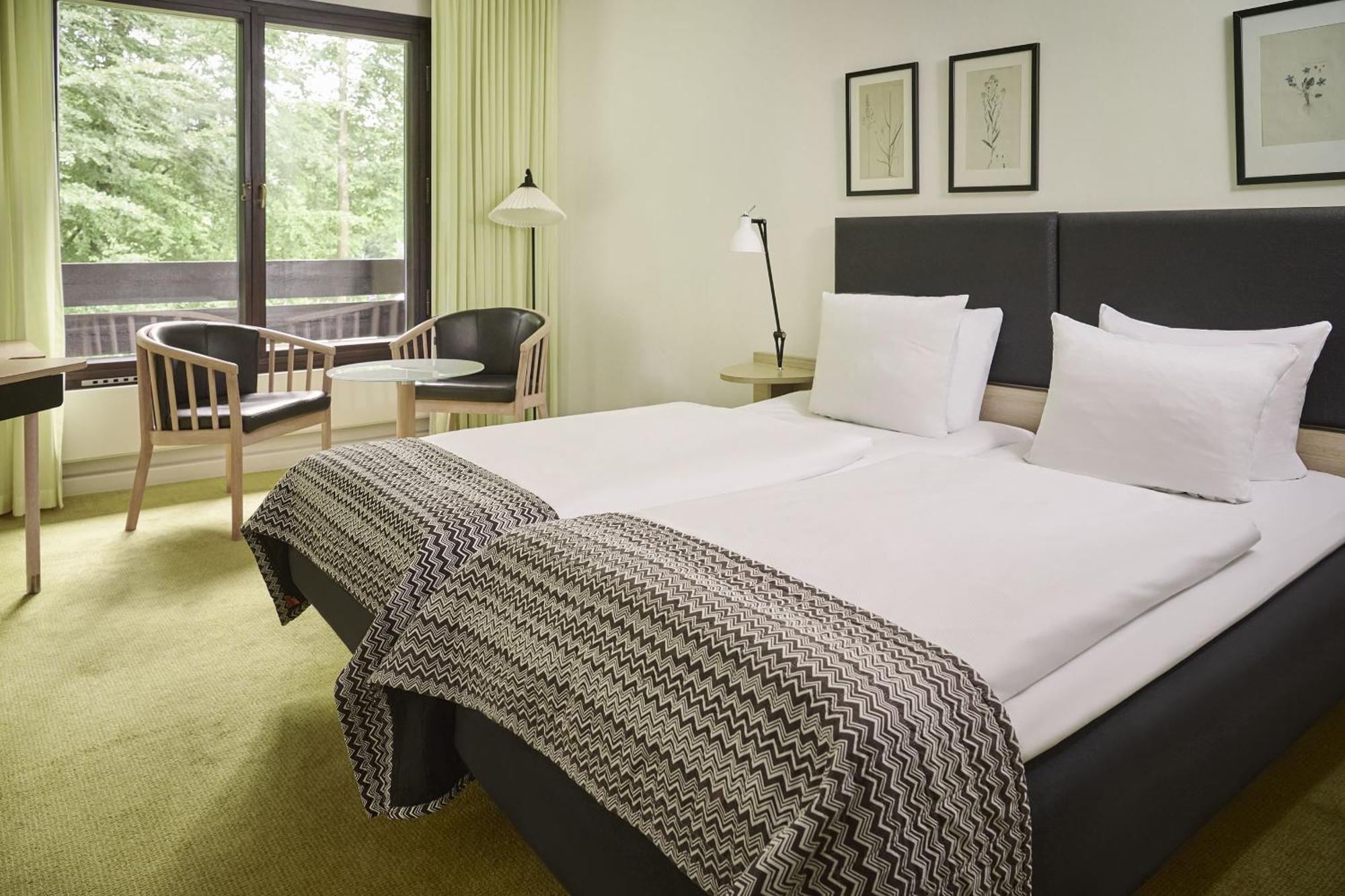 Single Room partial Fjord View