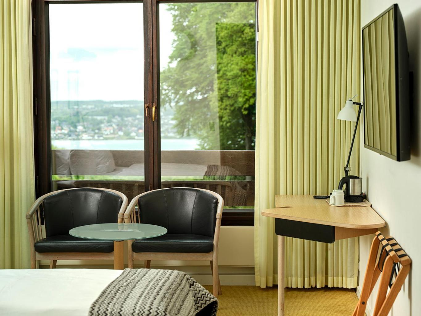 Single Room partial Fjord View